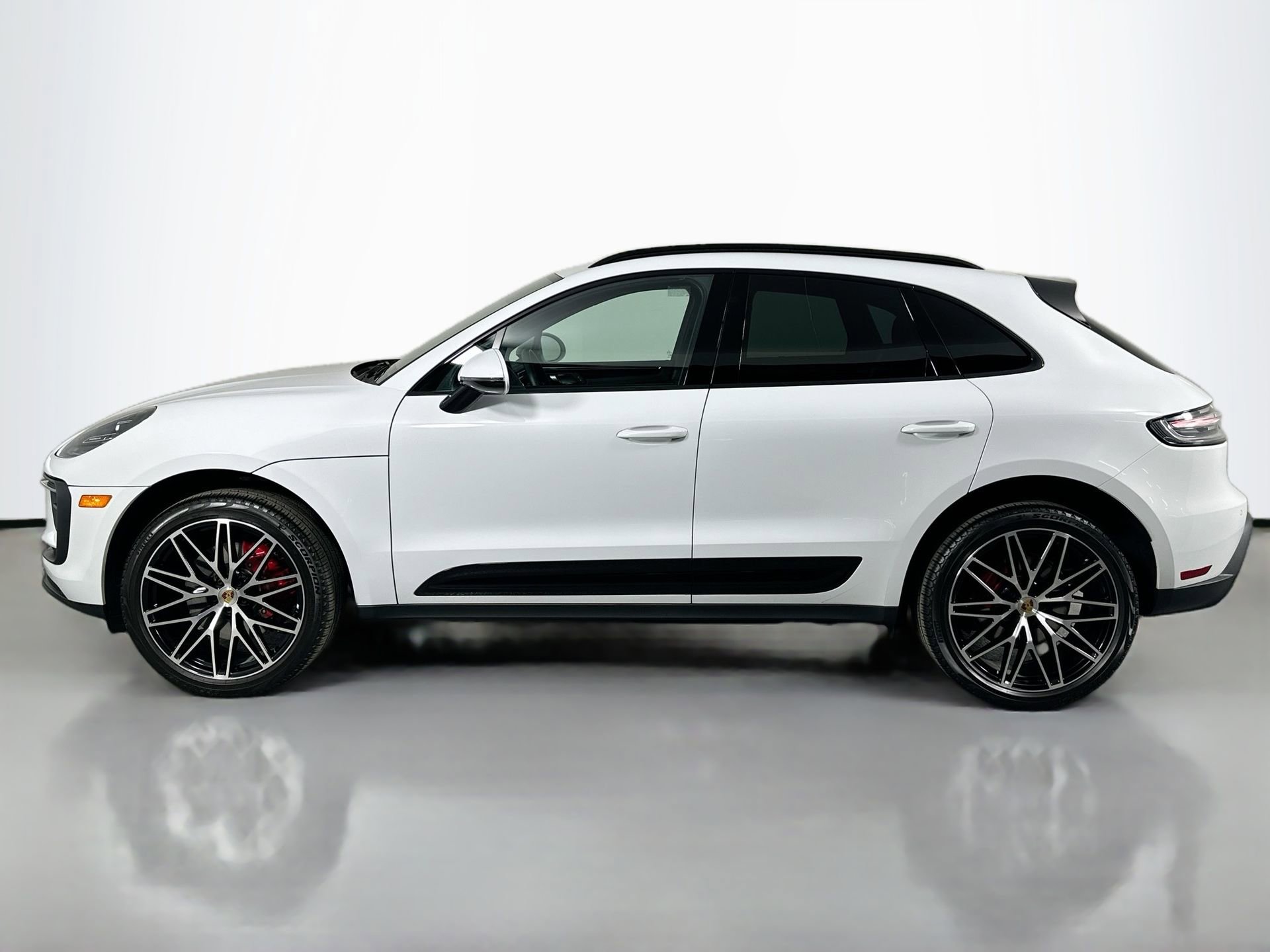 Certified 2024 Porsche Macan S image 2