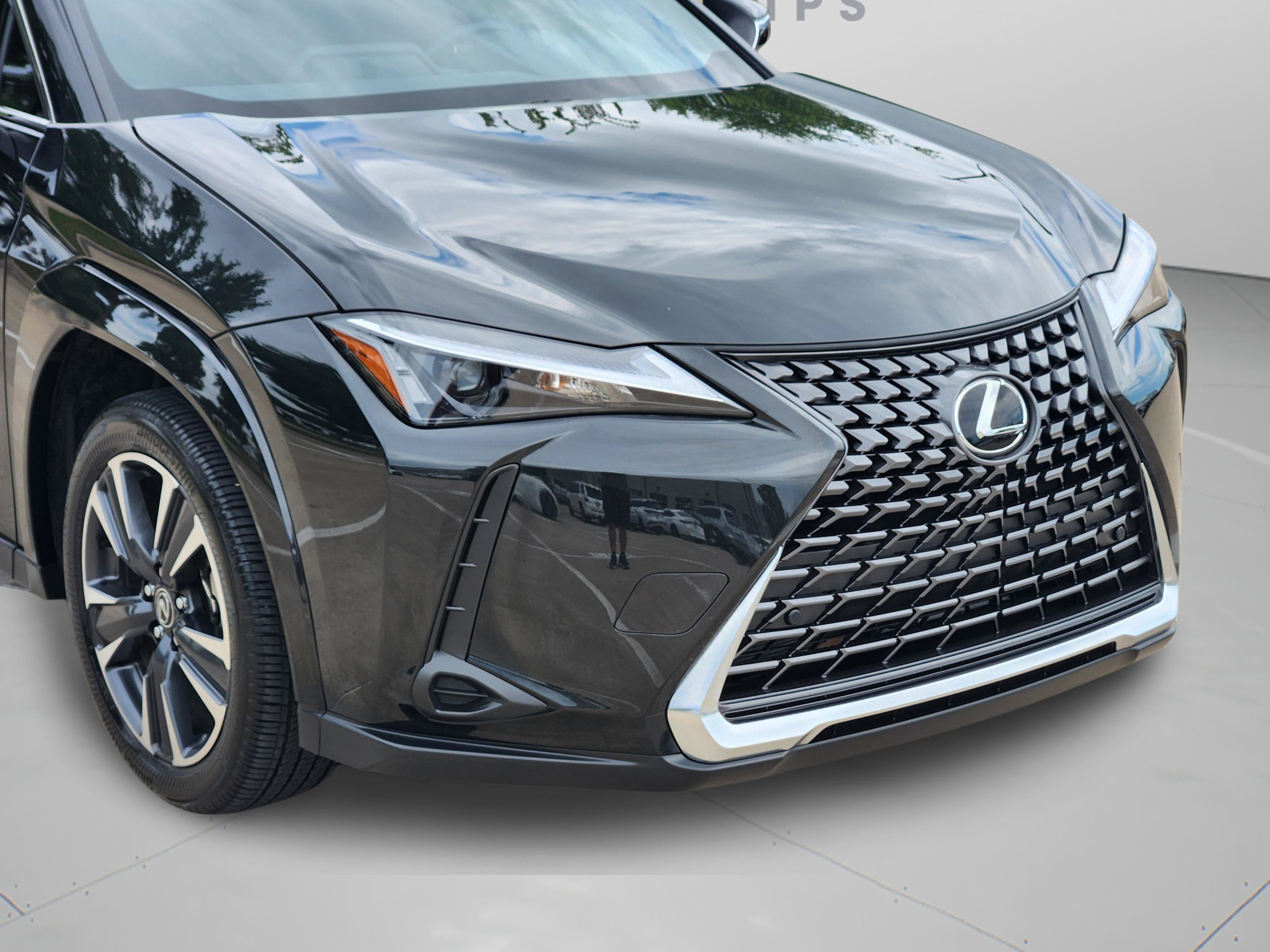 Used 2025 Lexus UX 300h FWD image 35