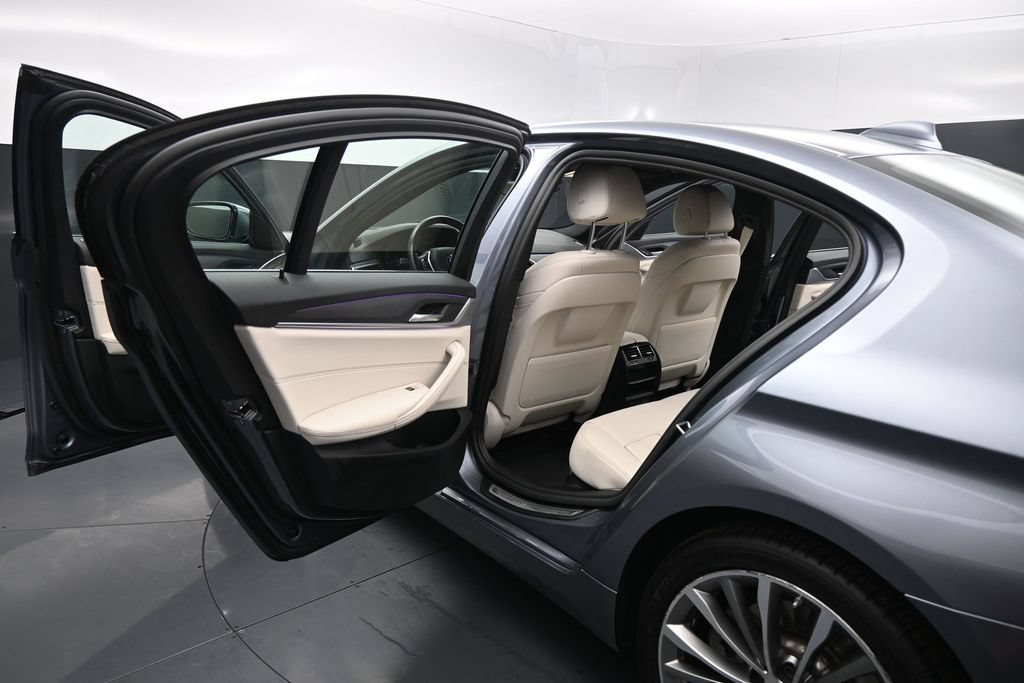 Used 2022 BMW 530e w/ Convenience Package RWD image 16