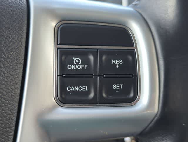 Used 2014 Chrysler Town & Country Touring FWD image 25