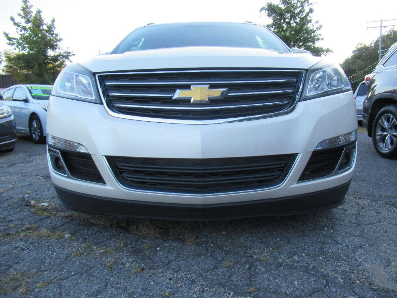 Used 2015 Chevrolet Traverse LT image 3