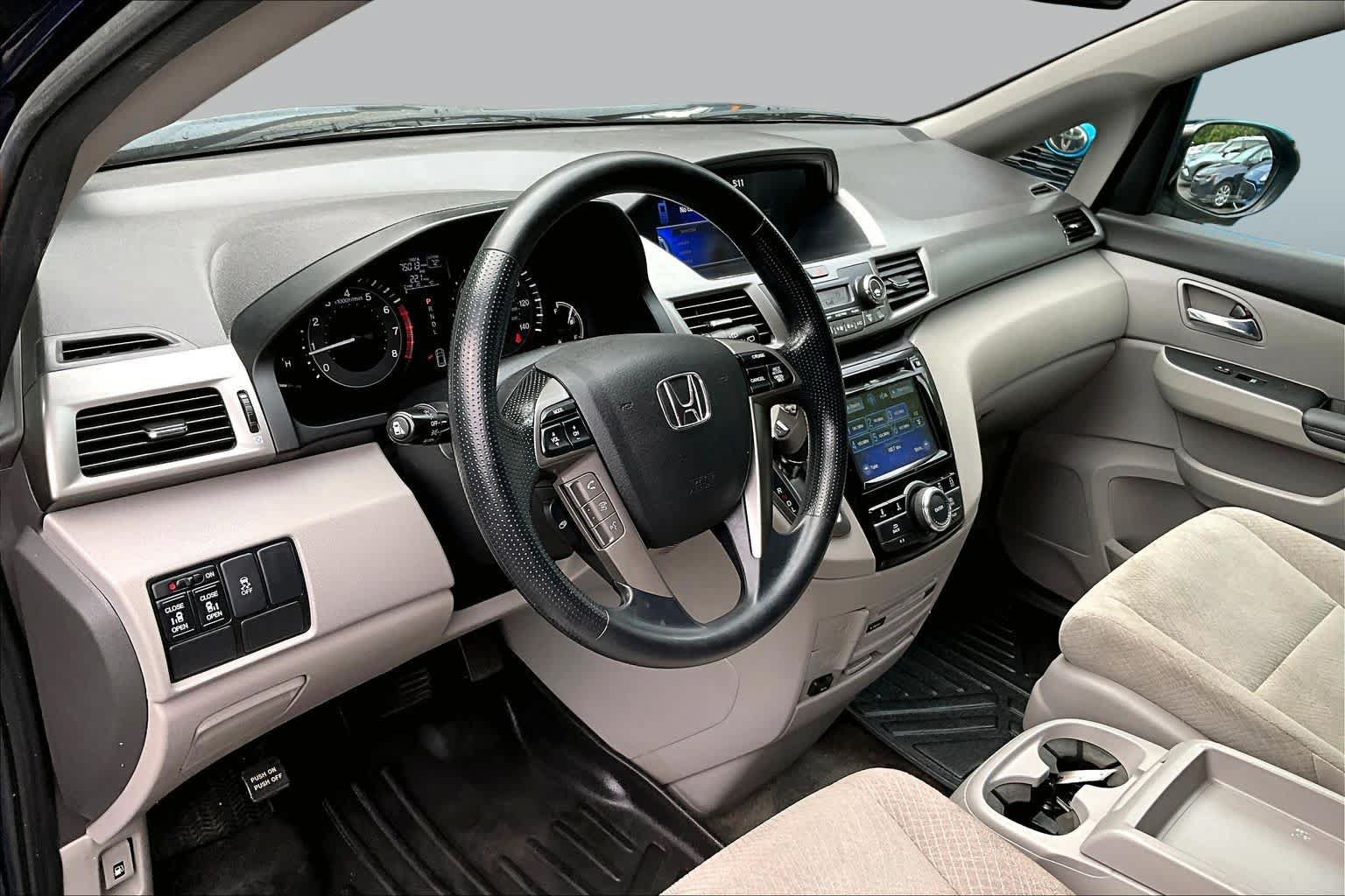 Used 2016 Honda Odyssey SE image 16