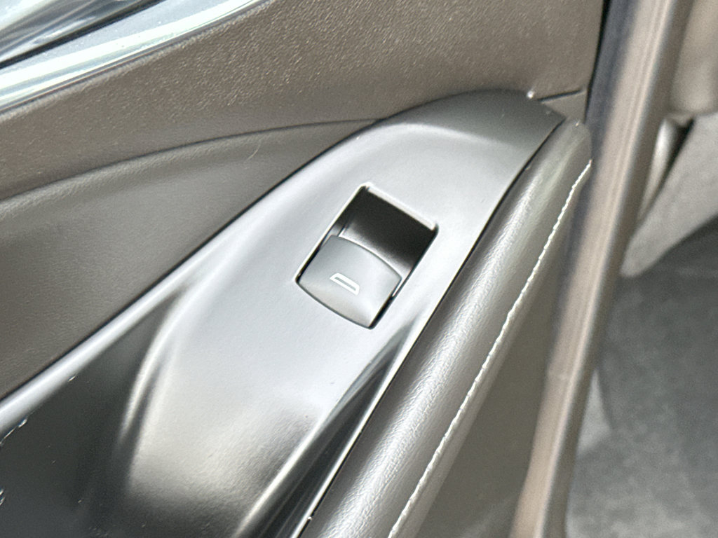 Used 2023 Buick Enclave Avenir w/ Avenir Technology Package image 32