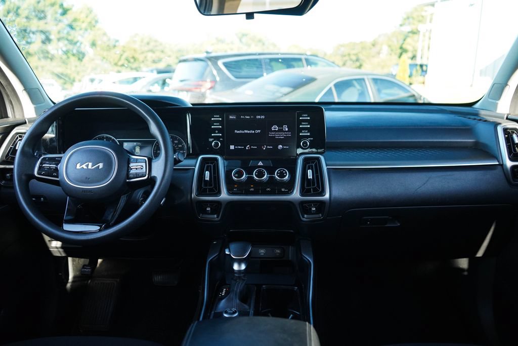 Used 2022 Kia Sorento LX FWD image 10