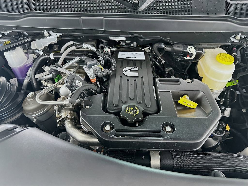 New 2025 RAM 3500 Laramie AWD/4WD image 18