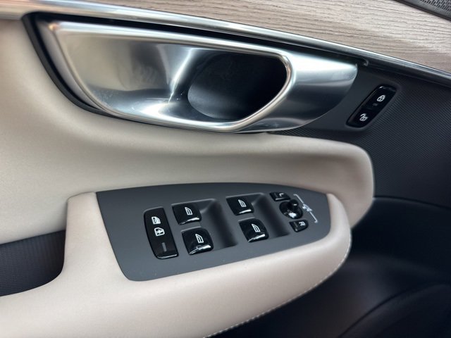 New 2026 Volvo XC90 B6 Plus w/ Protection Package Premier image 21