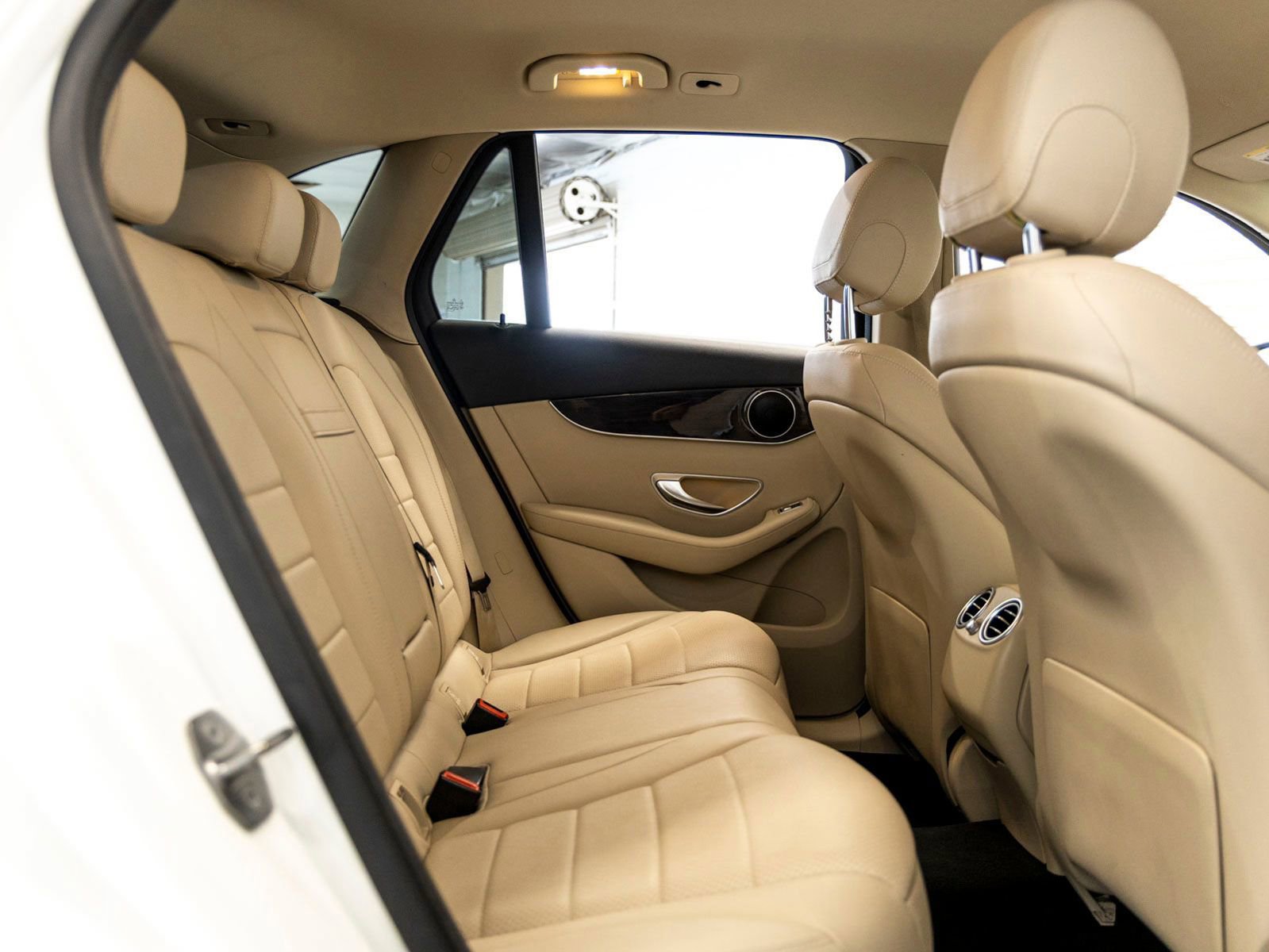 Used 2020 Mercedes-Benz GLC 300 4MATIC image 25