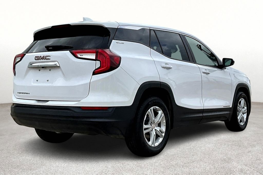 Used 2024 GMC Terrain SLE image 2