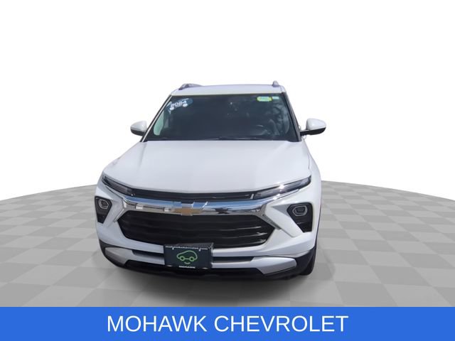 Certified 2024 Chevrolet TrailBlazer LT w/ LT Cold Weather Package AWD/4WD image 3