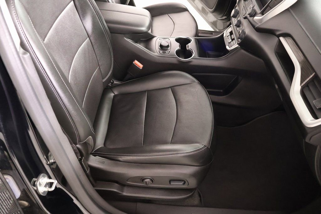 Used 2024 GMC Terrain SLT image 12