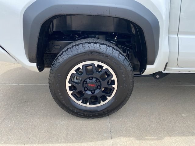Certified 2024 Toyota Tacoma TRD Off-Road AWD/4WD image 17