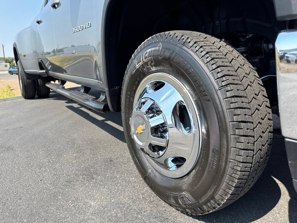 New 2026 Chevrolet Silverado 3500 LT w/ Leather Package AWD/4WD image 8