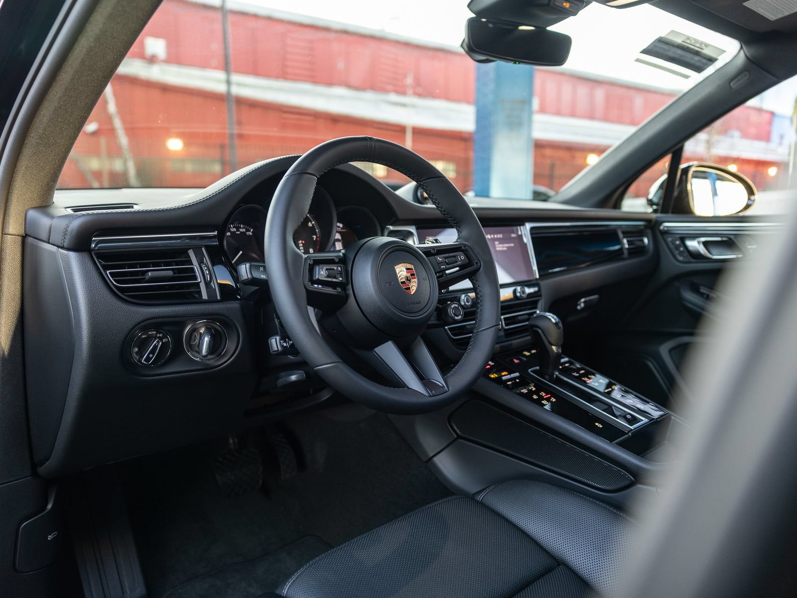 Certified 2026 Porsche Macan AWD/4WD image 4