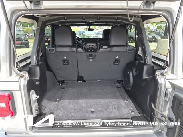 Used 2020 Jeep Wrangler Unlimited Sahara AWD/4WD image 8