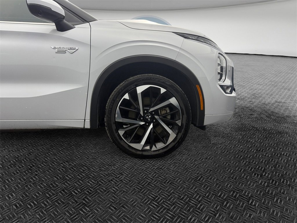 Used 2024 Mitsubishi Outlander 4WD Plug-In Hybrid image 11