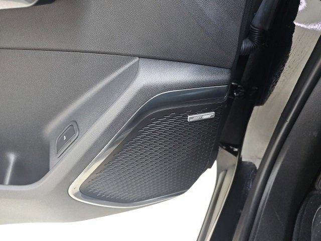 Used 2025 GMC Acadia Elevation image 29