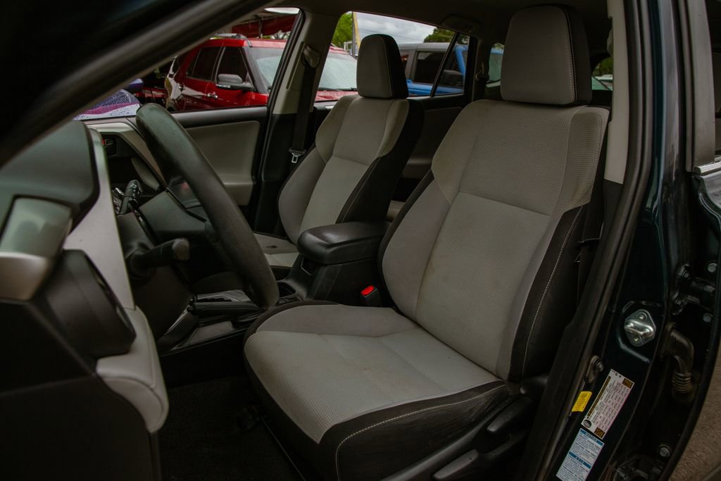 Used 2018 Toyota RAV4 LE image 13