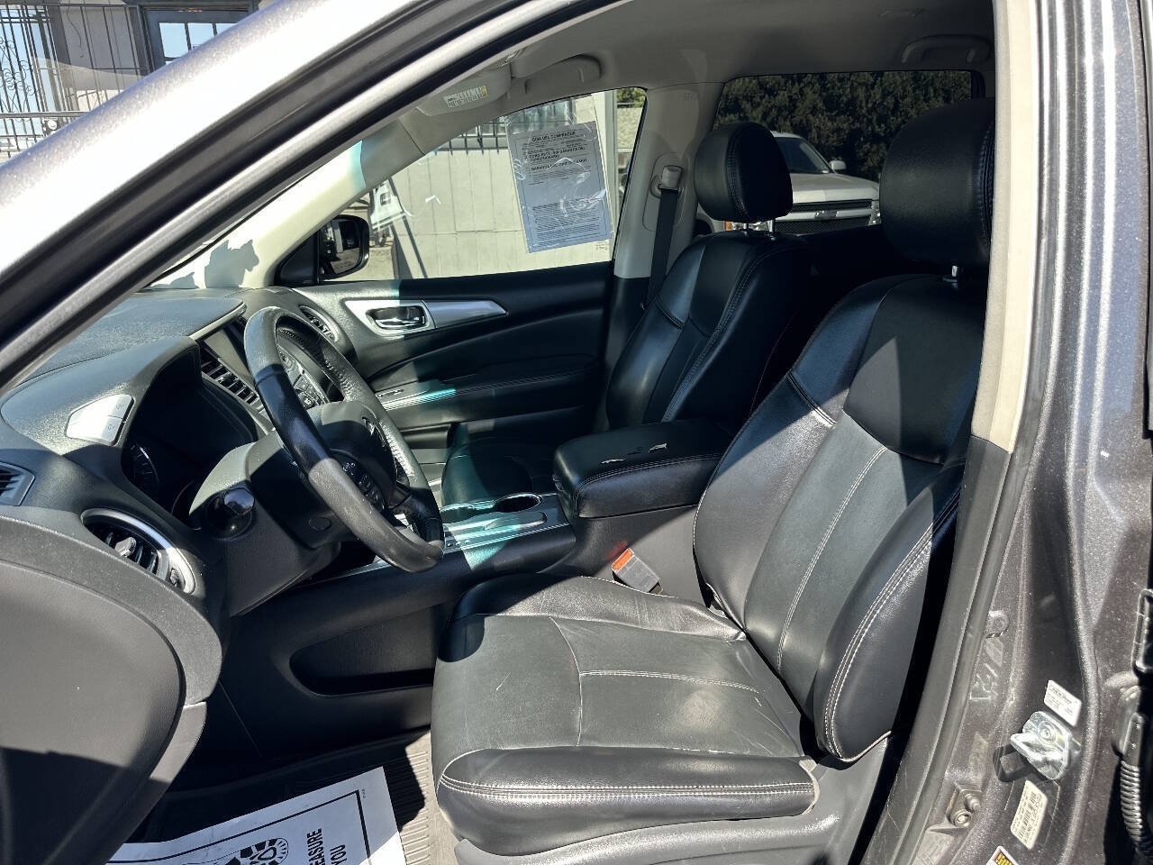 Used 2018 Nissan Pathfinder SL FWD image 15