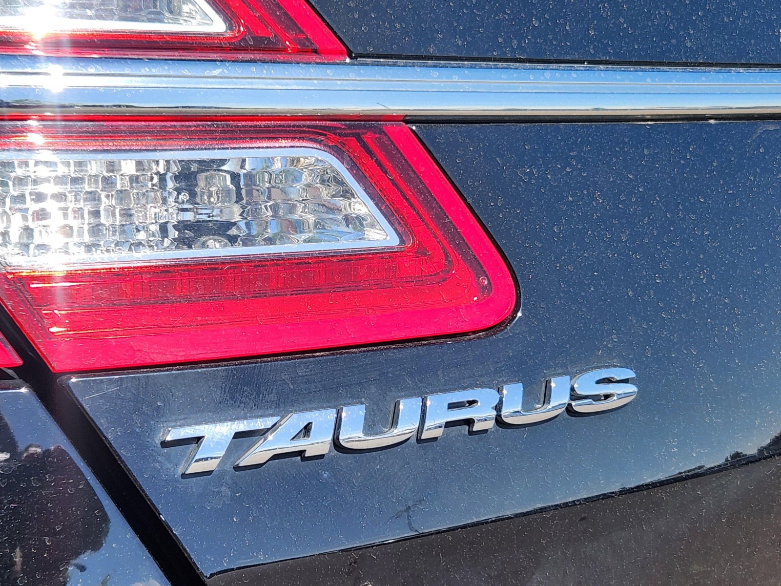Used 2018 Ford Taurus SHO w/ Driver Assist Package AWD/4WD image 19