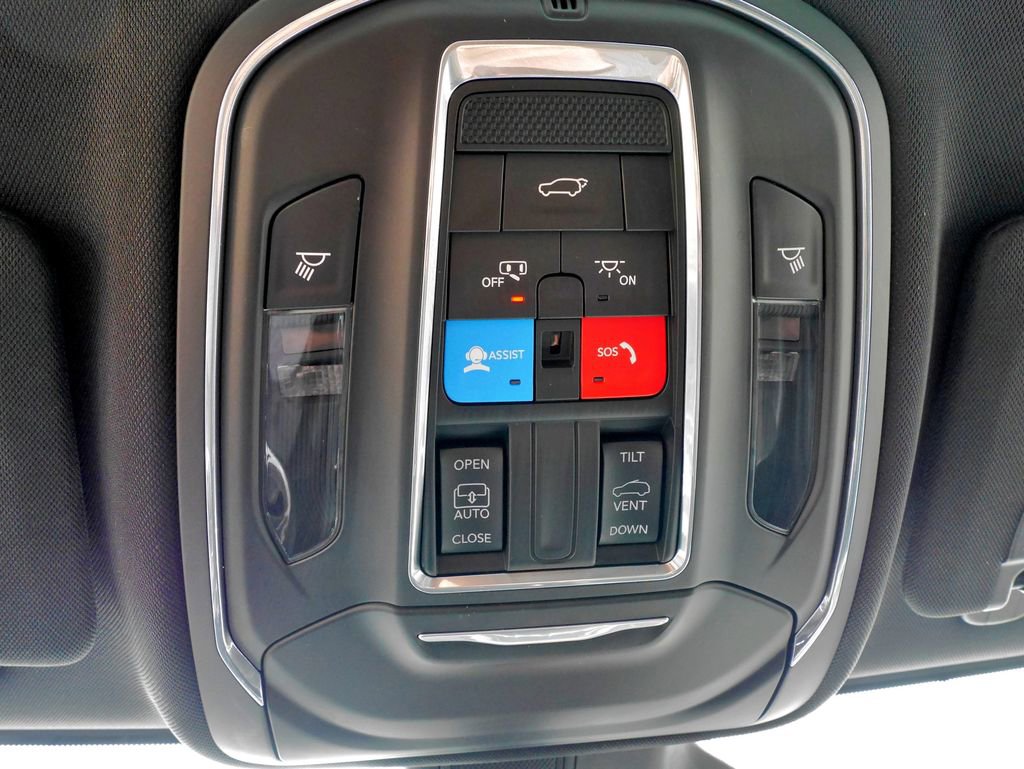 Used 2023 Jeep Grand Cherokee Altitude image 30