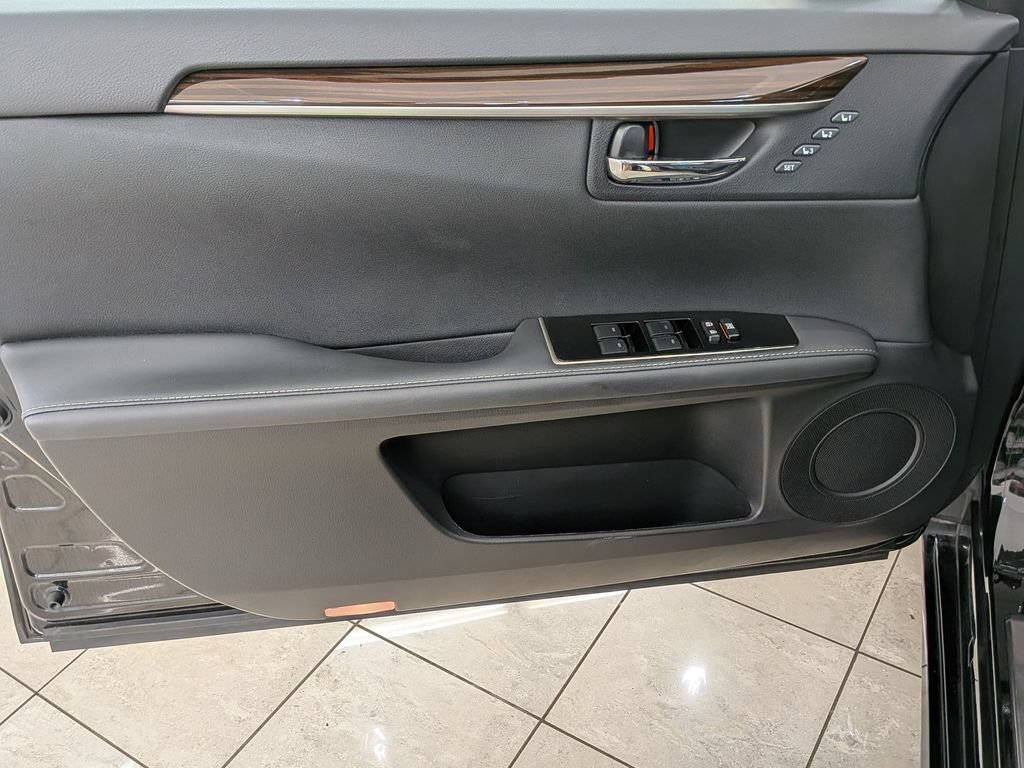 Used 2017 Lexus ES 350 w/ Luxury Package FWD image 15