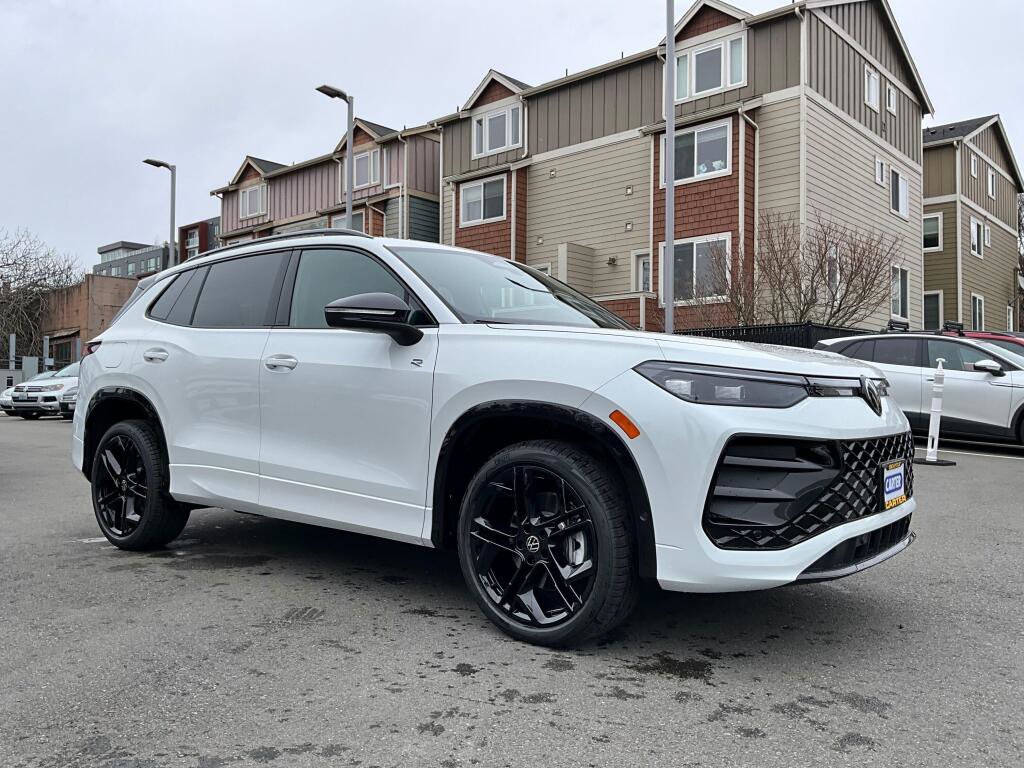 New 2026 Volkswagen Tiguan SE R-Line AWD/4WD image 2