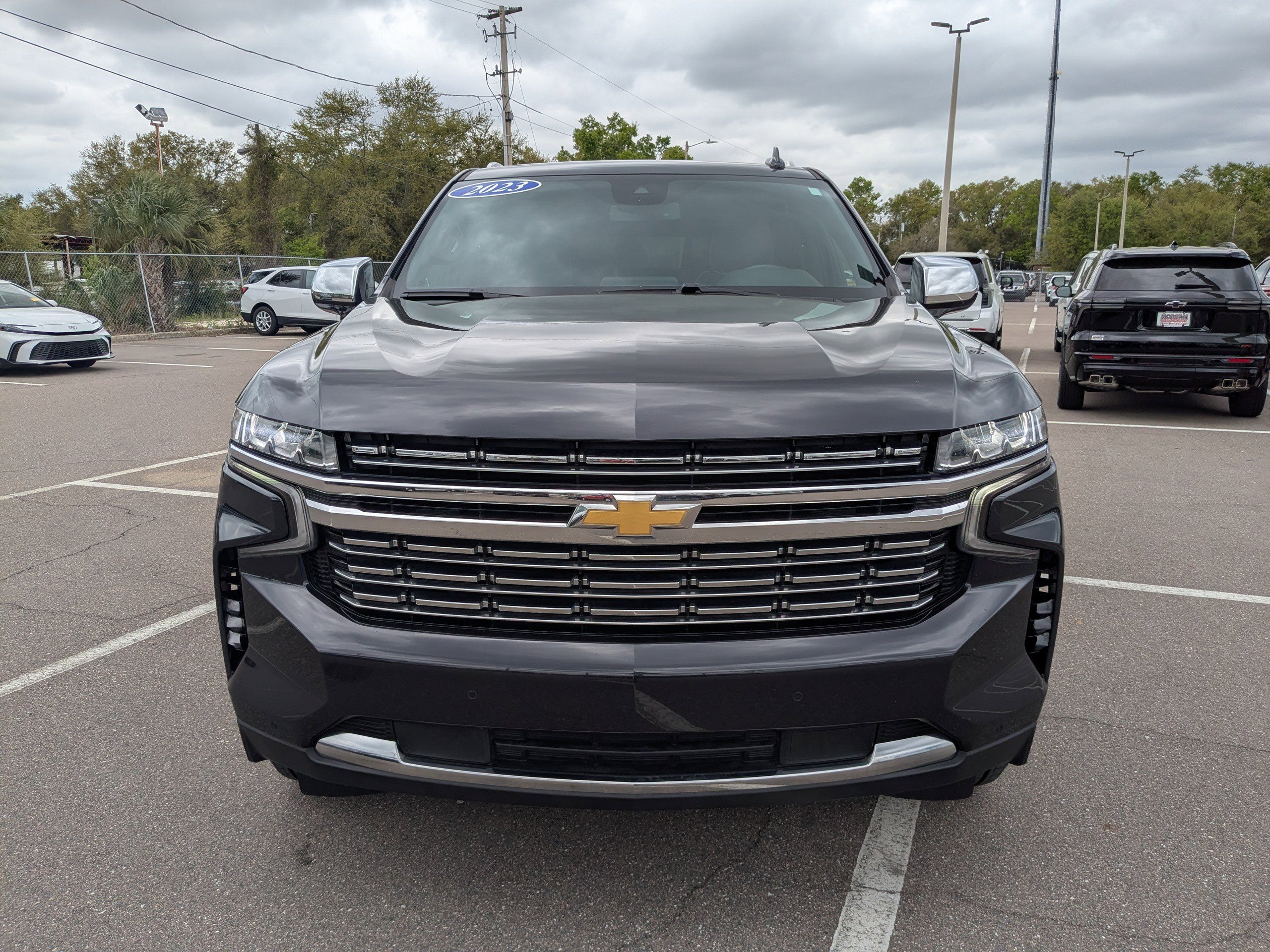 Used 2023 Chevrolet Suburban Premier image 2