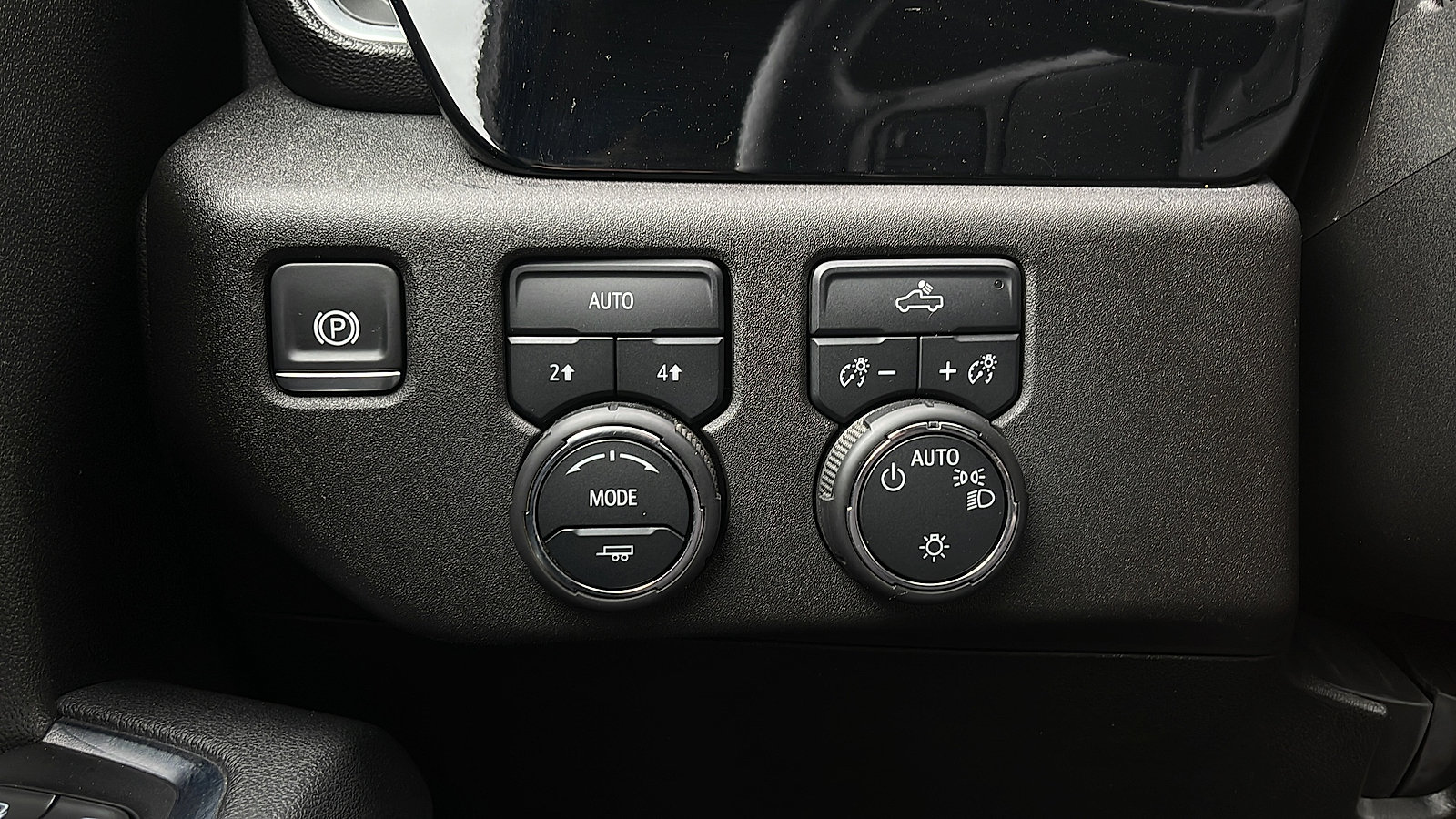 Used 2025 Chevrolet Silverado 1500 LT AWD/4WD image 20