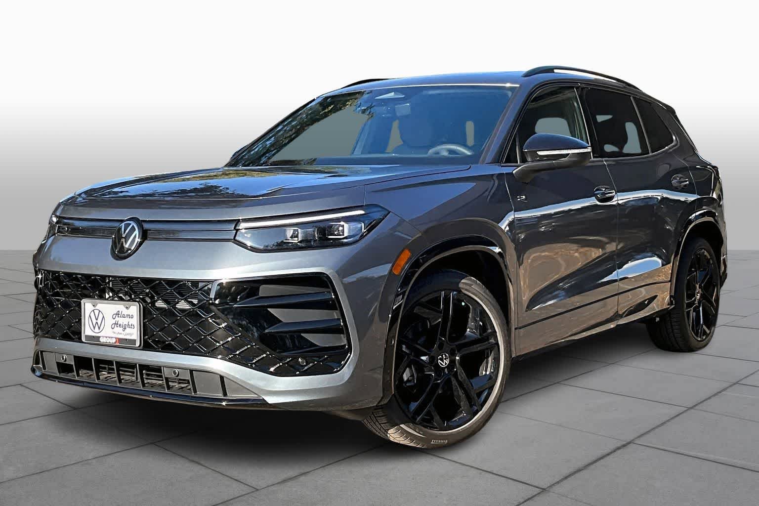 New 2026 Volkswagen Tiguan SE R-Line FWD image 1