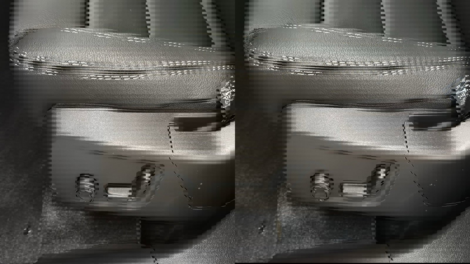 New 2026 Volvo XC40 B5 Ultra w/ Protection Package Premier image 24