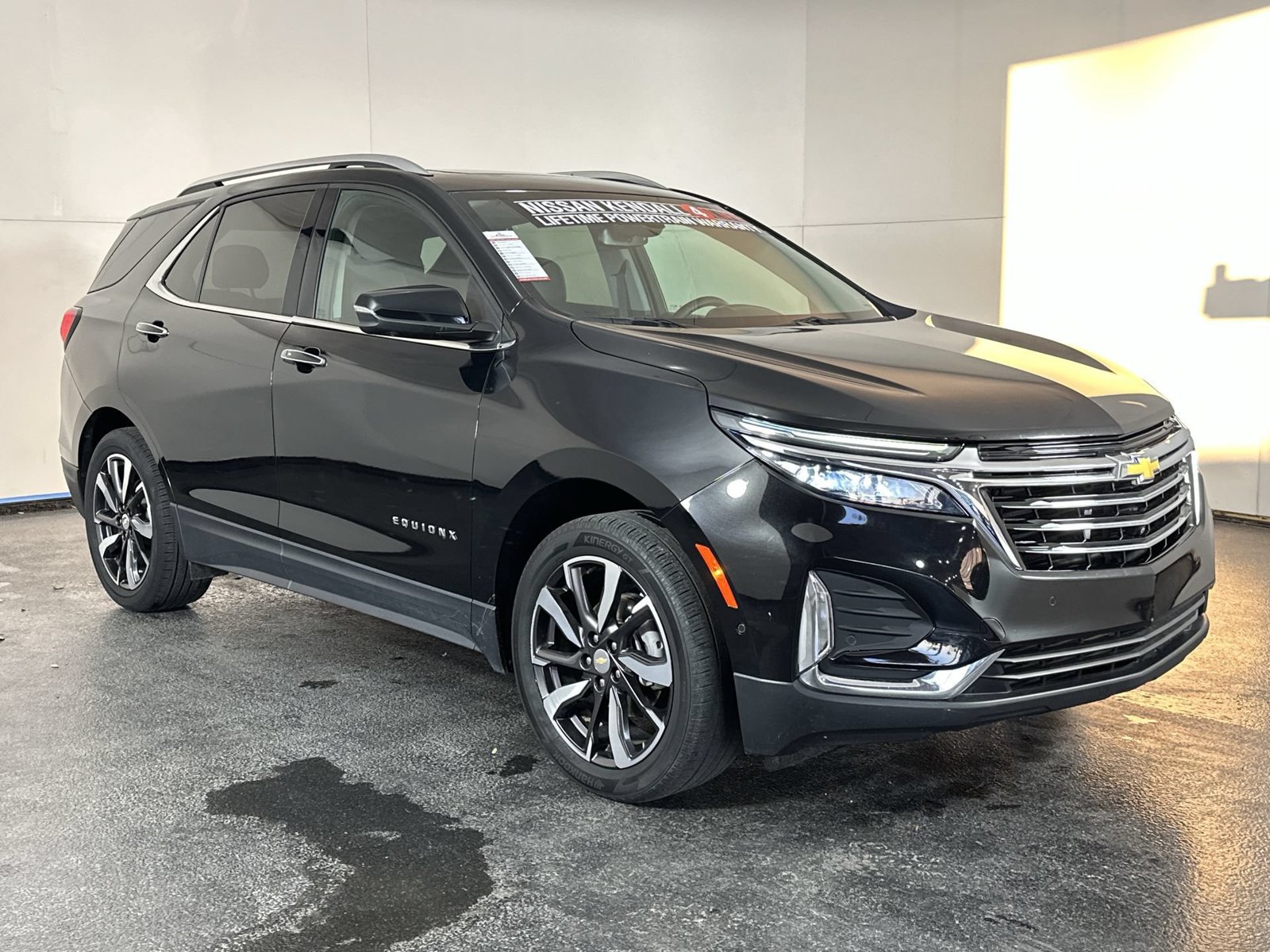 Used 2023 Chevrolet Equinox Premier FWD image 2