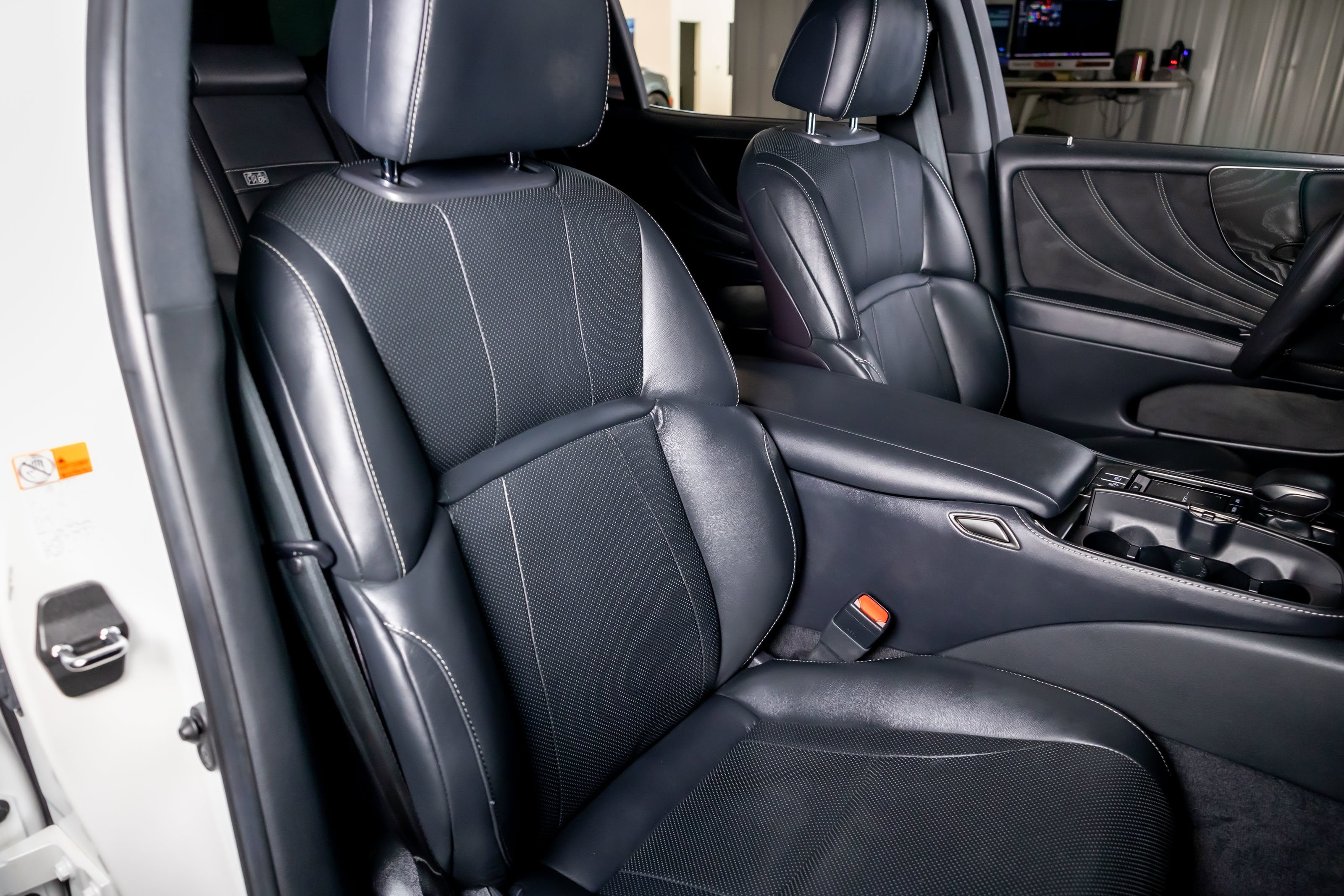 Used 2021 Lexus LS 500 w/ Accessory Package (Z2) RWD image 25