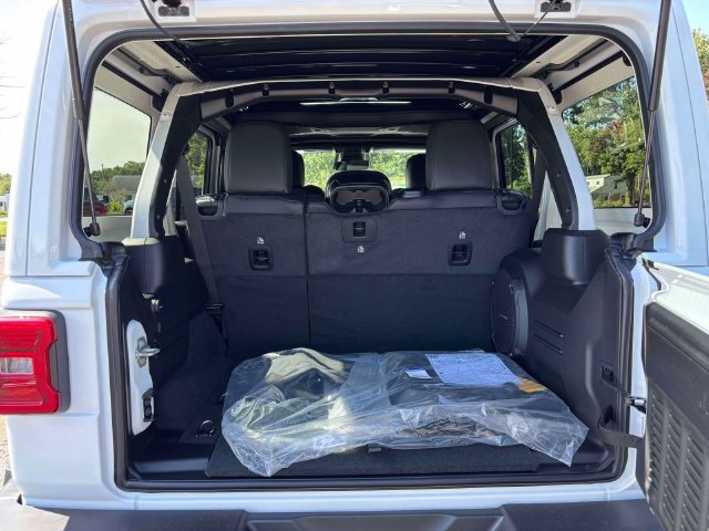 New 2027 Jeep Wrangler Unlimited Sahara AWD/4WD image 35