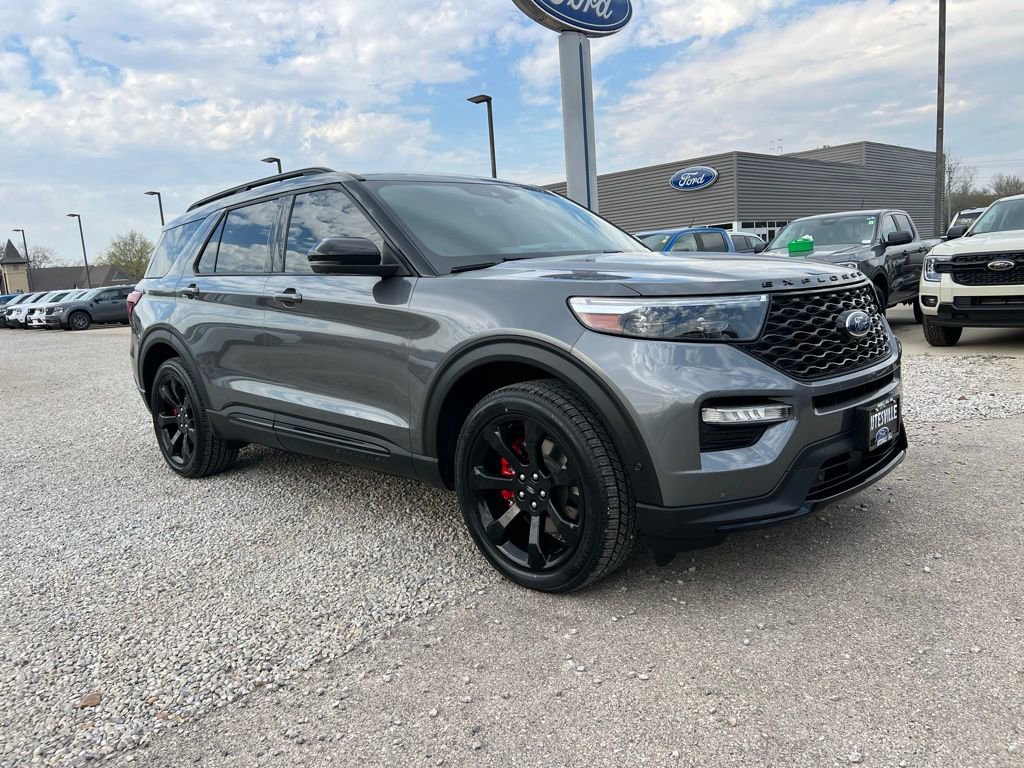 Used 2022 Ford Explorer ST w/ Equipment Group 401A image 2