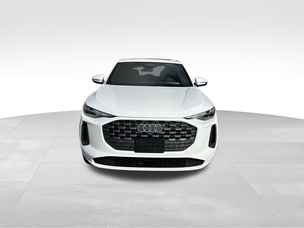 Used 2025 Audi Q5 Premium w/ Convenience Package image 8