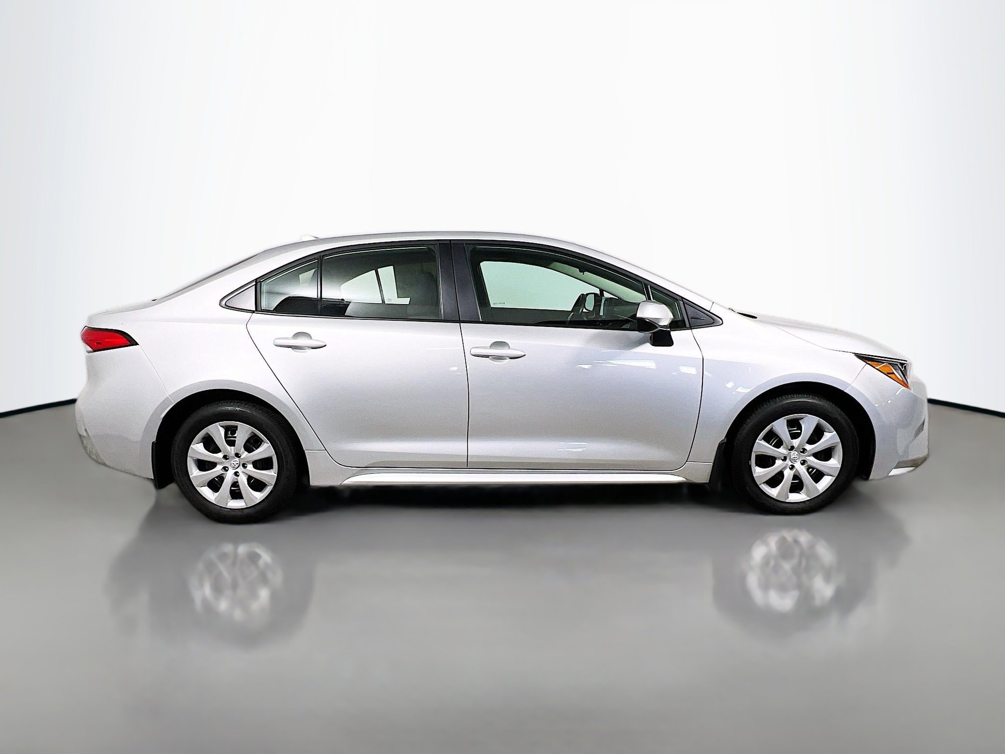Used 2025 Toyota Corolla LE FWD image 3