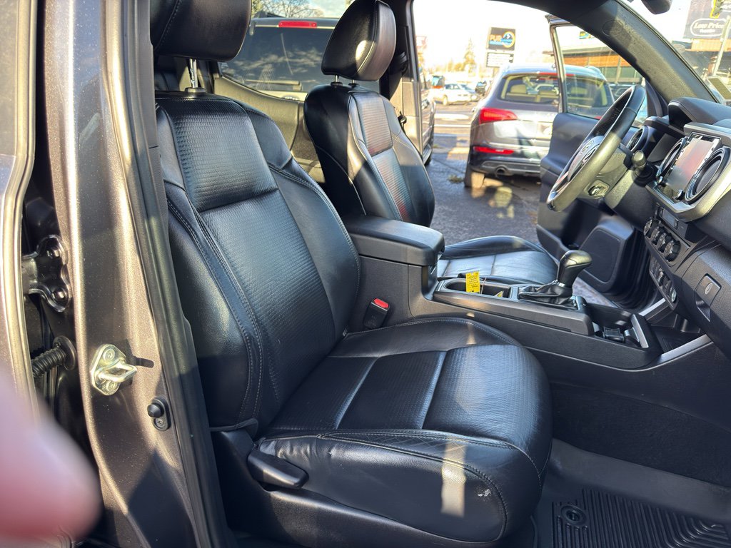 Used 2020 Toyota Tacoma TRD Sport image 16