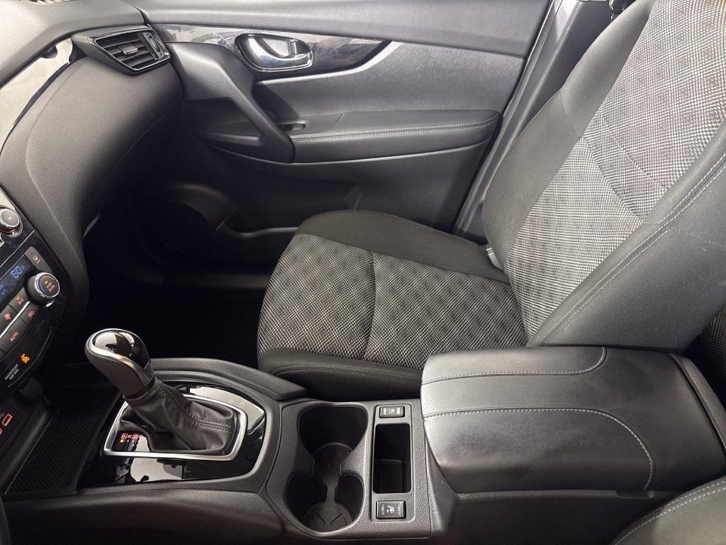 Used 2021 Nissan Rogue Sport SV FWD image 21