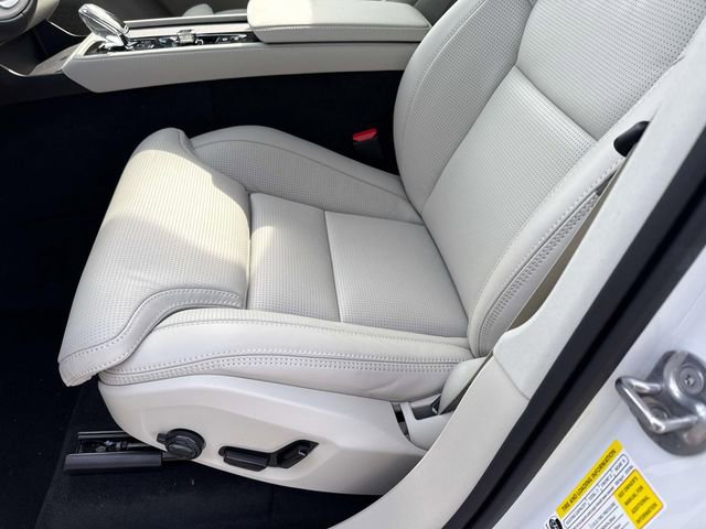 New 2026 Volvo XC90 B6 Ultra w/ Protection Package image 19