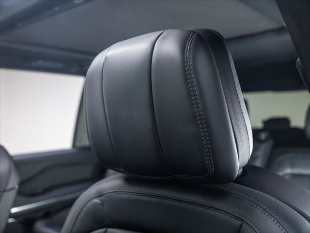New 2026 Lincoln Navigator Reserve w/ Jet Appearance Package AWD/4WD image 16