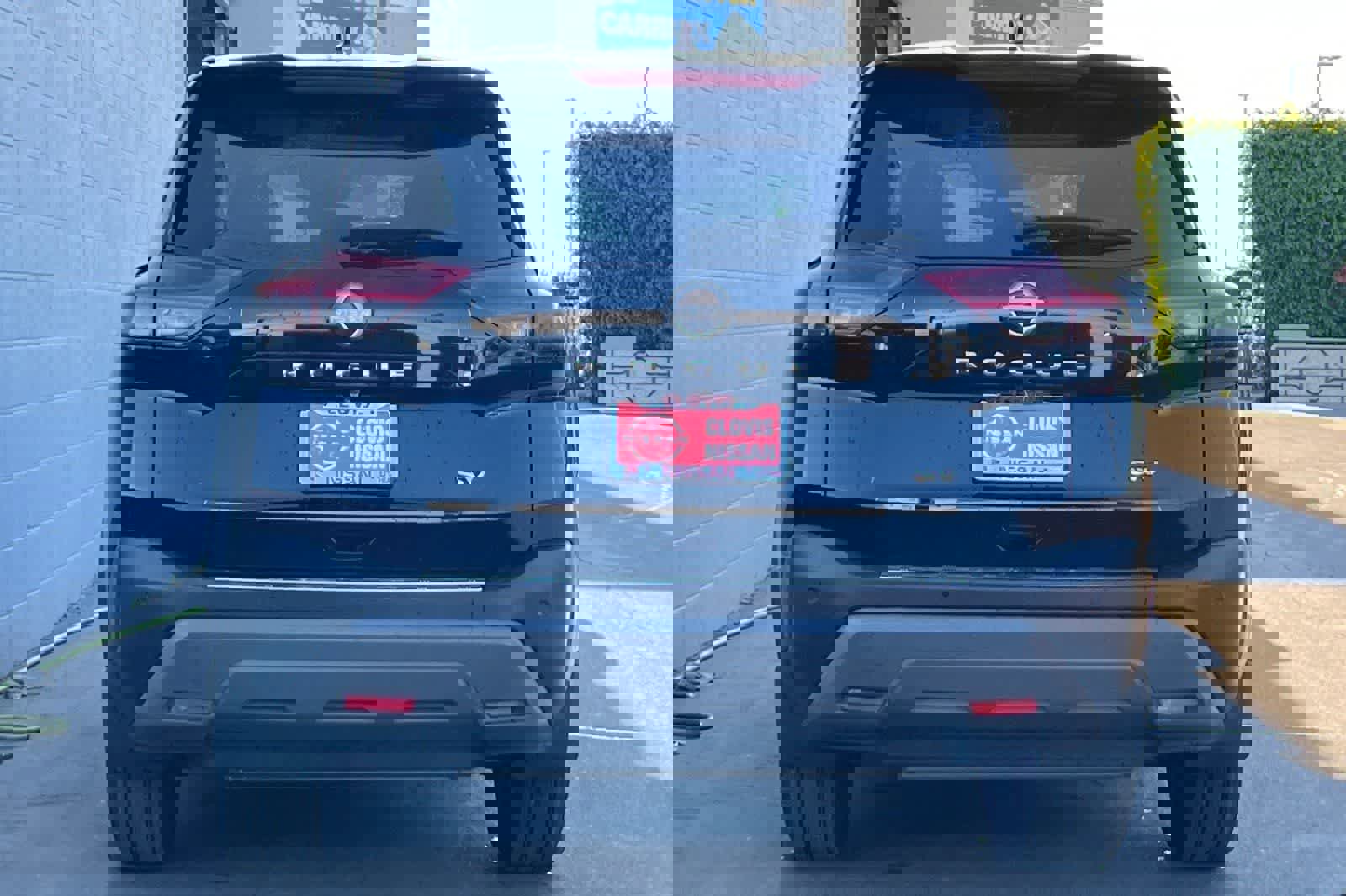 Used 2023 Nissan Rogue SV image 8