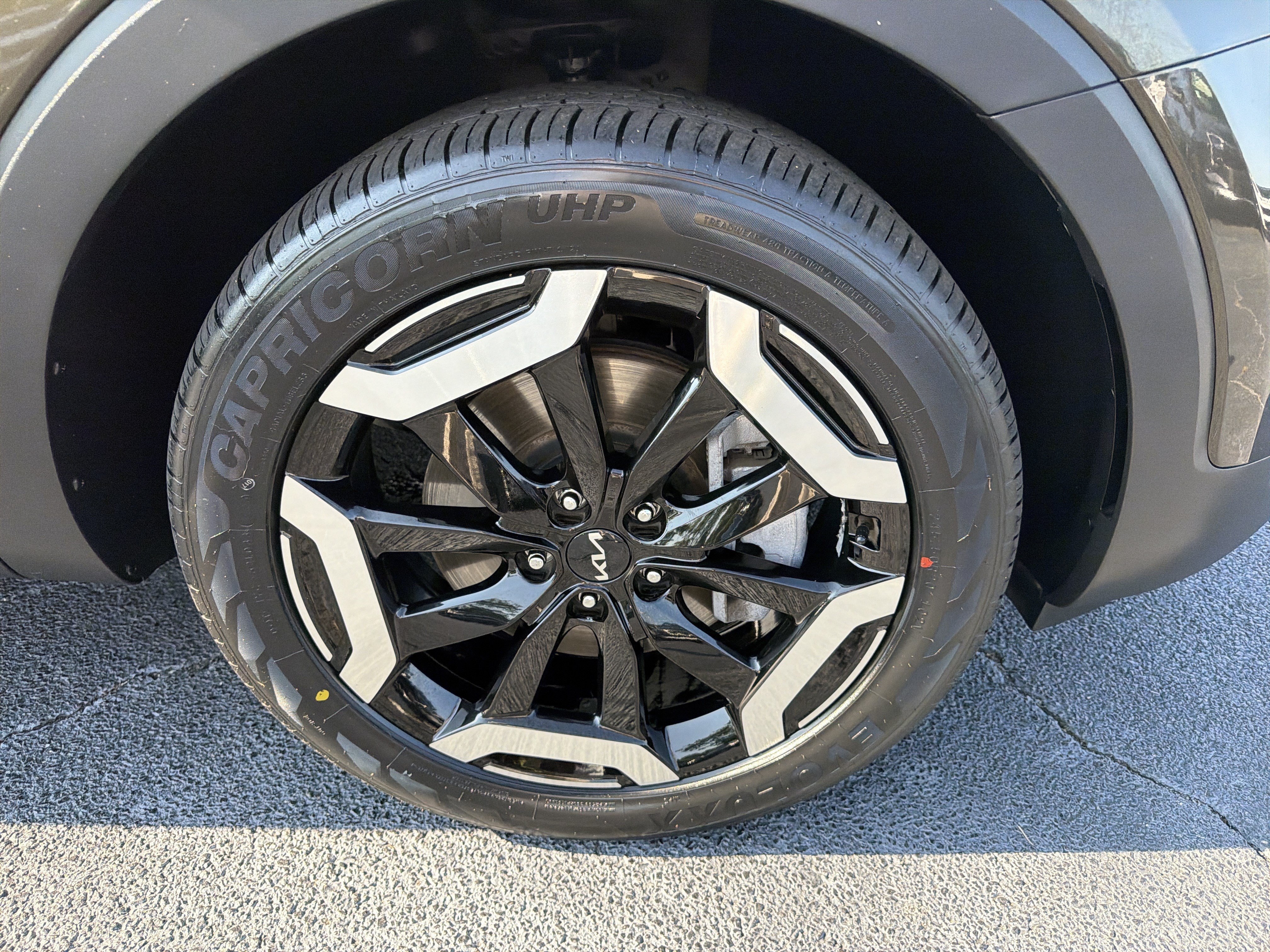 Used 2023 Kia Telluride EX w/ EX Captain's Chair Package FWD image 30