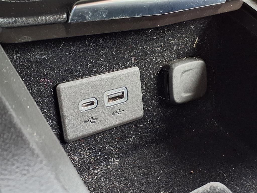 Used 2023 Cadillac XT4 Luxury w/ Cold Weather Package image 26