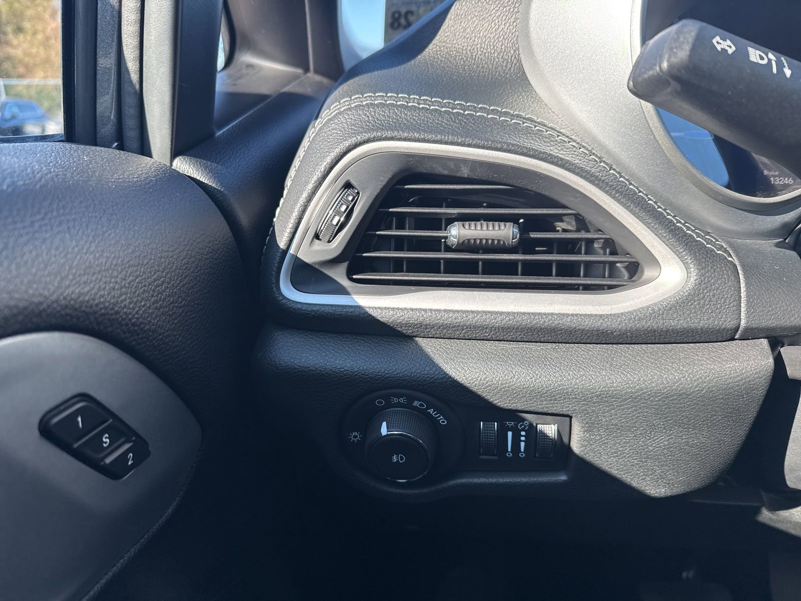 Used 2023 Chrysler Pacifica Touring-L w/ Uconnect Theater Family Group image 24