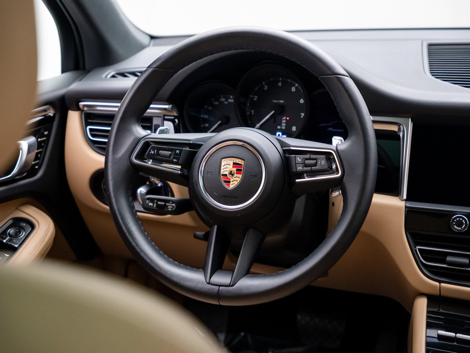 Used 2023 Porsche Macan AWD/4WD image 12