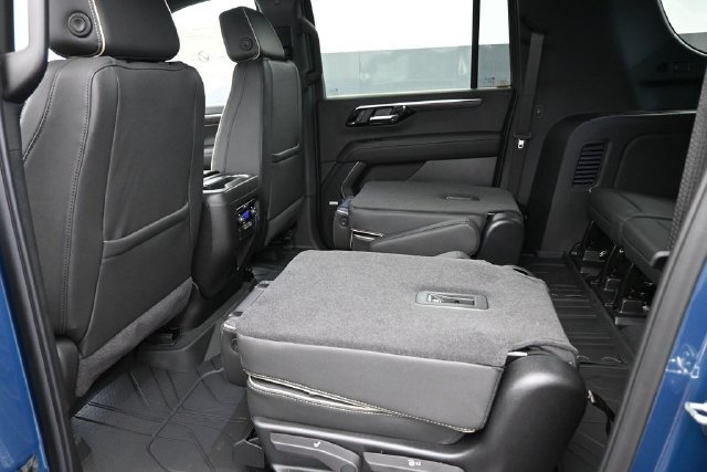 New 2026 Chevrolet Suburban Premier w/ Sun And Tow Package AWD/4WD image 16