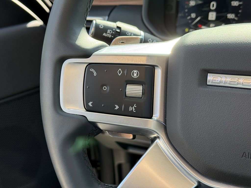 Used 2024 Land Rover Discovery S image 19