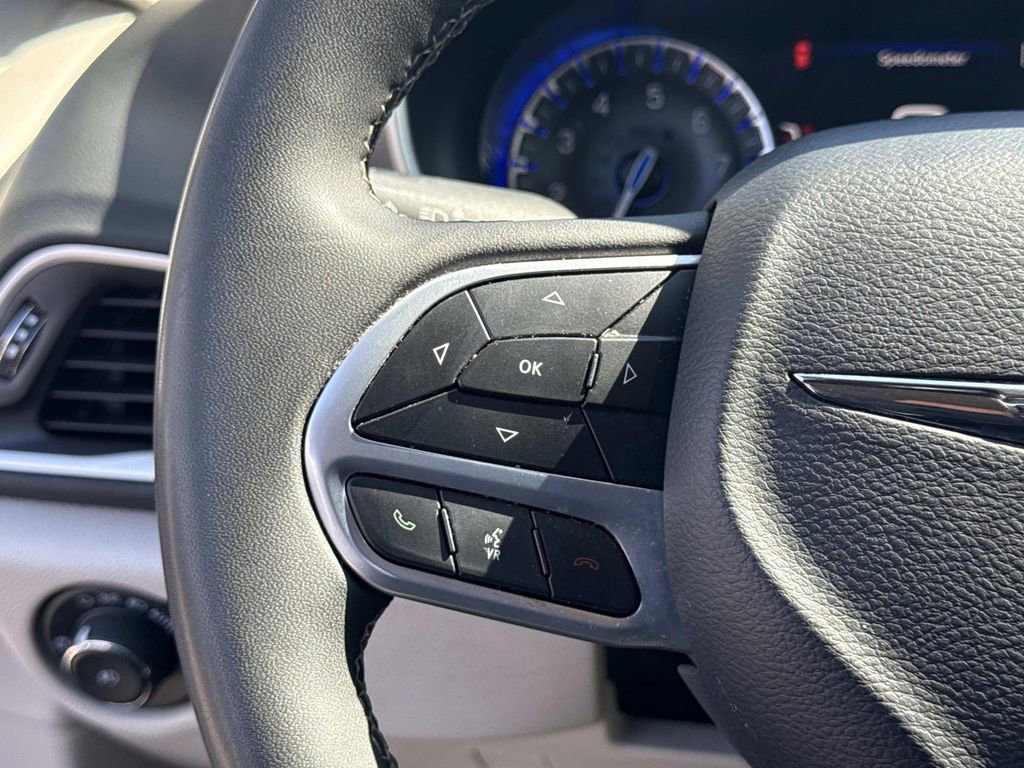 Used 2023 Chrysler Pacifica Touring-L FWD image 30