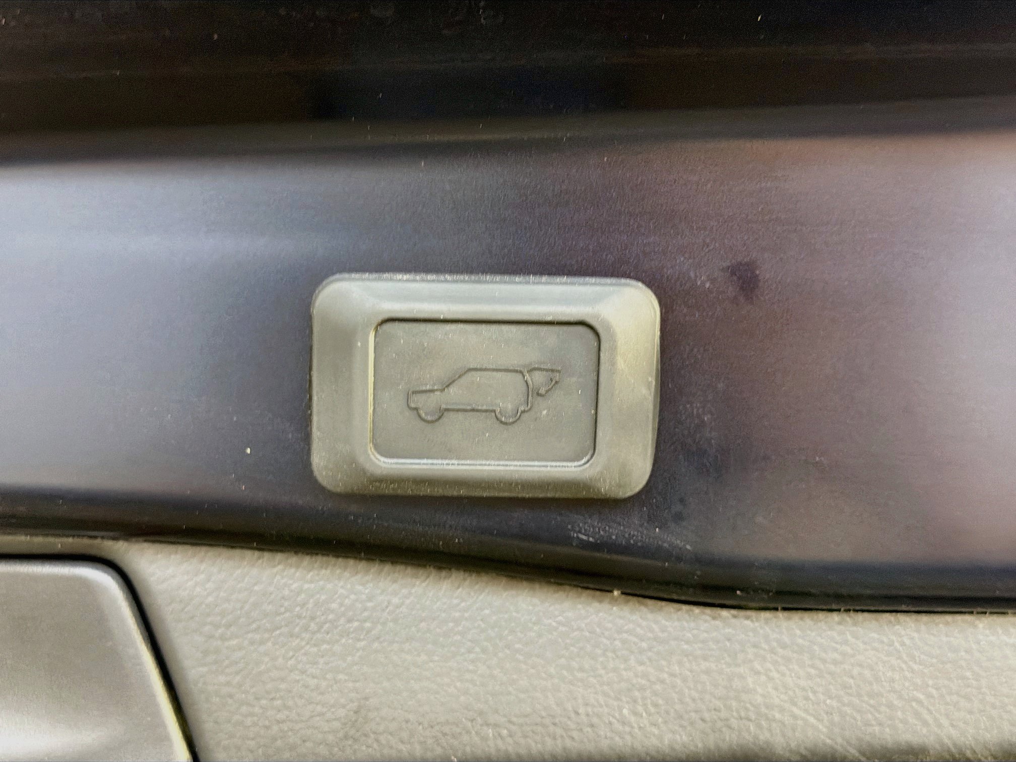 Used 2025 Toyota RAV4 Limited FWD image 32