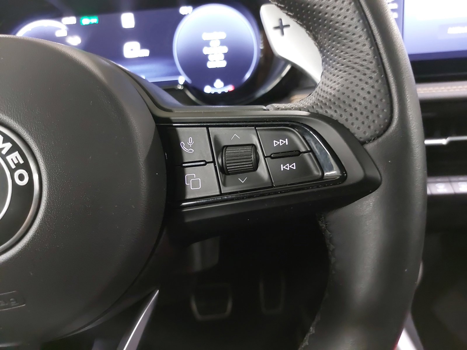 Used 2025 Alfa Romeo Tonale w/ Premium Package image 19